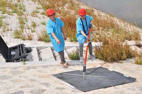 Vloeistofdichtheid van vloeren waterdichtheid van vijvers waterdichtheid van putlekken Geomembranelekdetector